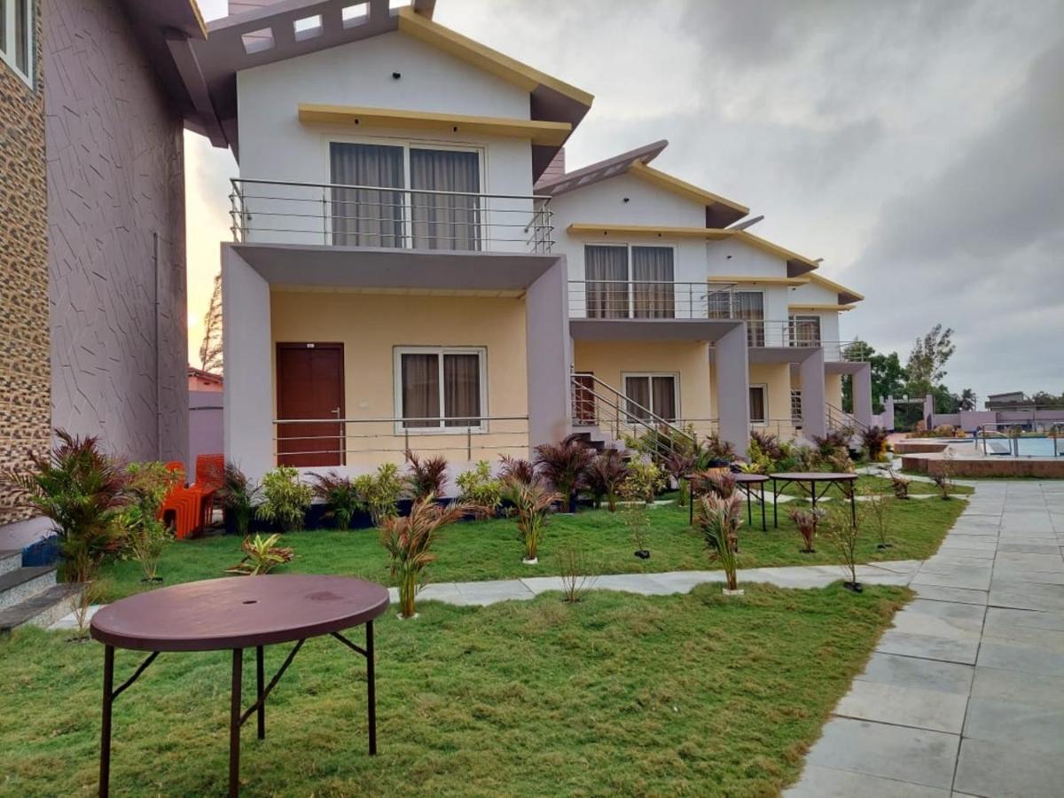 Parth King Beach Resort มันดราโมนี ภายนอก รูปภาพ