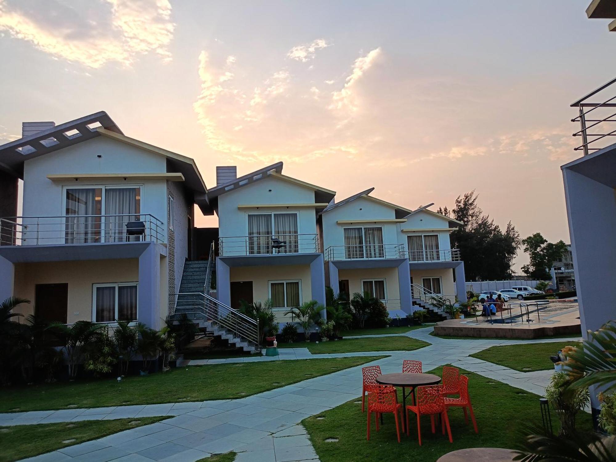 Parth King Beach Resort มันดราโมนี ภายนอก รูปภาพ